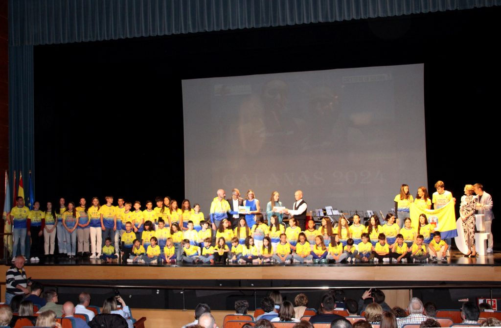 Escuela de Atletismo en el homenaje a las premiadas