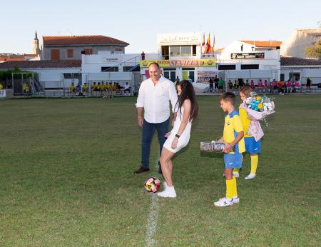 saque de honor paula sevilla en la moheda