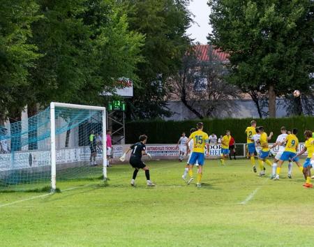 Una jugada del partido La Solana - Valdepeñas 