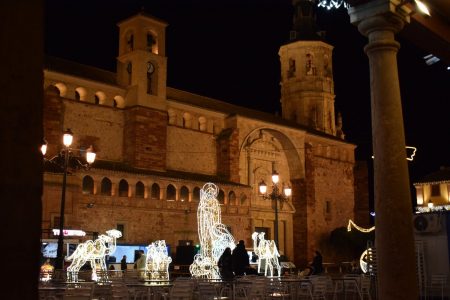 Plaza-Mayor-e-Iglesia-Santa-catalina